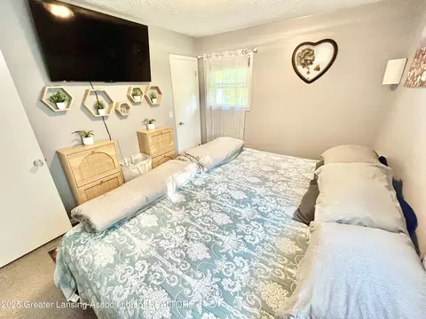 Bedroom - 6740 W Herbison Rd, Dewitt, MI 48820 photo 6 of 7