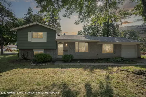 2320 Vassar Dr, Lansing, MI 48912