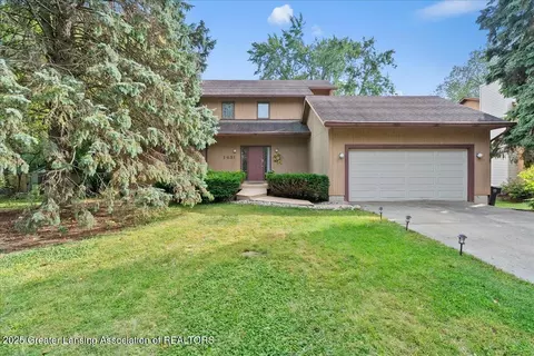 1431 Fairoaks Ct, East Lansing, MI 48823