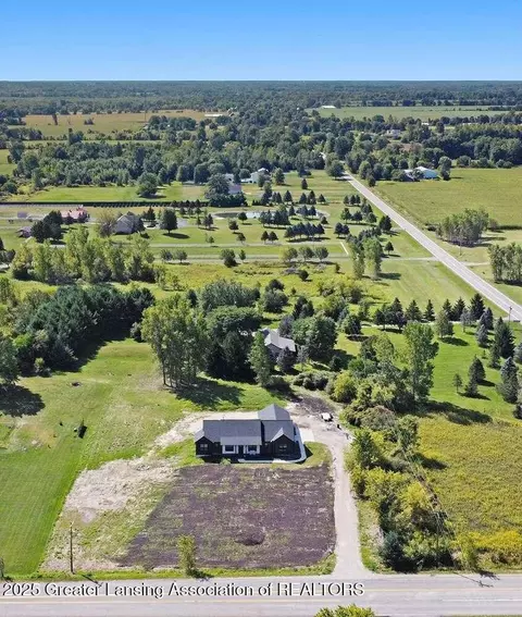 5044 E Mt Hope Hwy, Grand Ledge, MI 48837