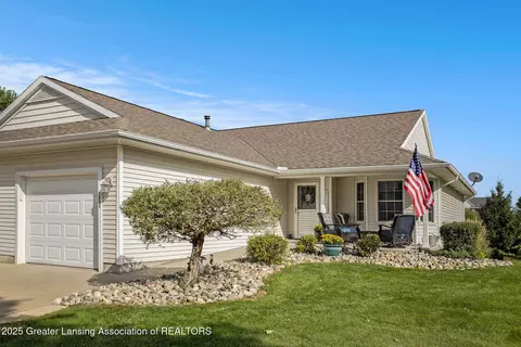 1020 Randy Ln, Saint Johns, MI 48879