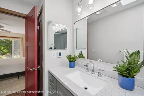 Bath - 2197 Haslett Rd, Williamston, MI 48895 photo 3 of 6