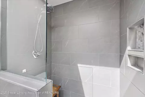 Bath - 2197 Haslett Rd, Williamston, MI 48895 photo 2 of 6