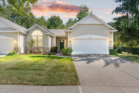1695 S Crystal Cove Dr #22, Haslett, MI 48840