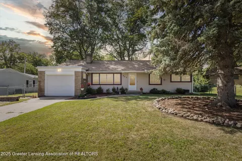 927 Dryer Farm Rd, Lansing, MI 48917