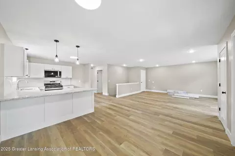 Living - 315 E Trail St, Jackson, MI 49201 photo 3 of 3