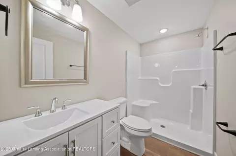 Bath - 315 E Trail St, Jackson, MI 49201 photo 3 of 3