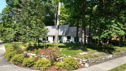 3782 Thistlewood Rd, Okemos, MI 48864
