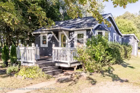 16653 Jerry Rd, Lansing, MI 48906