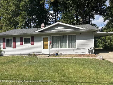 2816 Greenbelt Dr, Lansing, MI 48911