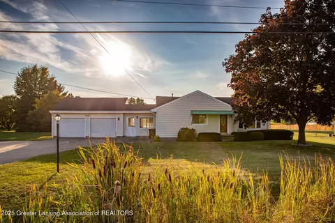 11065 N Hartel Rd, Grand Ledge, MI 48837