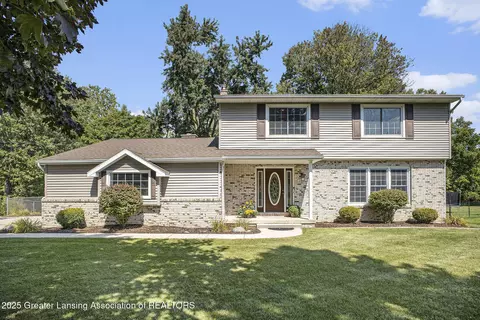 6626 Halloway Ln, Lansing, MI 48917