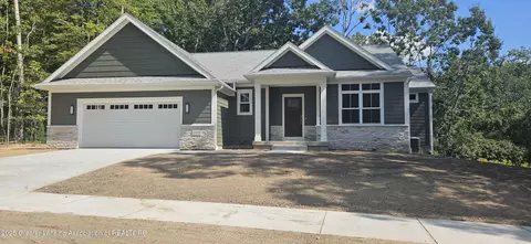 15155 Mulligan Dr, Bath, MI 48808
