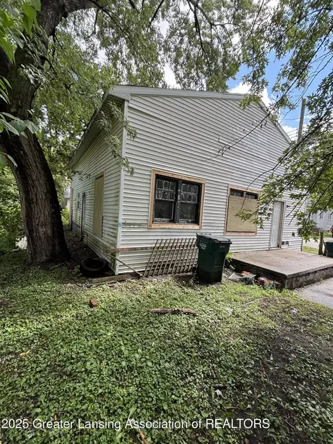 707 Isbell St, Lansing, MI 48910
