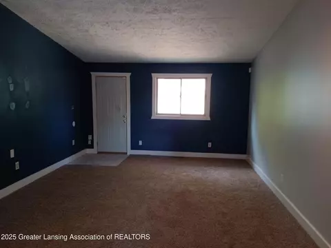 Living - 413 E Hodge Ave, Lansing, MI 48910 photo 2 of 3