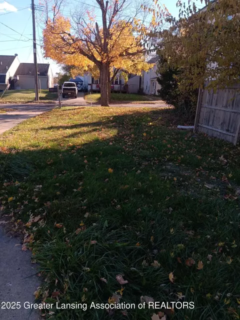 Exterior - 413 E Hodge Ave, Lansing, MI 48910 photo 4 of 4