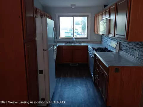 Kitchen - 413 E Hodge Ave, Lansing, MI 48910 photo 2 of 2