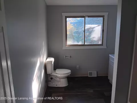 Bath - 413 E Hodge Ave, Lansing, MI 48910 photo 3 of 3
