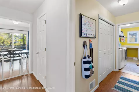 Entry Way - 2174 Cedar Bend Dr, Holt, MI 48842 photo 3 of 10