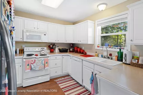 Kitchen - 2174 Cedar Bend Dr, Holt, MI 48842 photo 4 of 4