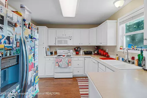 Kitchen - 2174 Cedar Bend Dr, Holt, MI 48842 photo 1 of 4