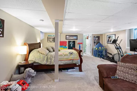 Bedroom - 2174 Cedar Bend Dr, Holt, MI 48842 photo 9 of 9