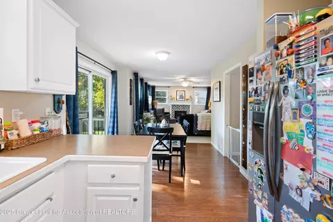 Entry Way - 2174 Cedar Bend Dr, Holt, MI 48842 photo 2 of 10
