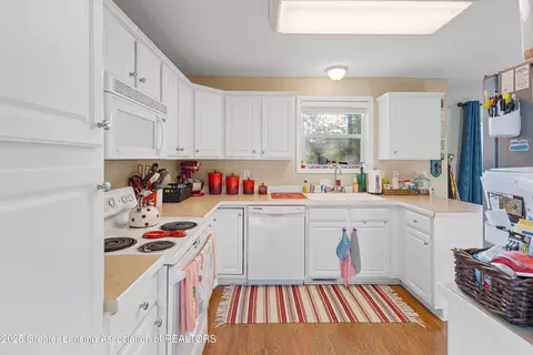 Kitchen - 2174 Cedar Bend Dr, Holt, MI 48842 photo 3 of 4