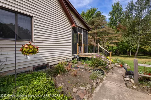 Exterior - 5324 E Pratt Rd, Saint Johns, MI 48879 photo 15 of 17