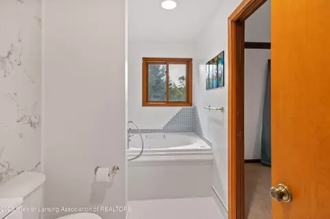 Bath - 5324 E Pratt Rd, Saint Johns, MI 48879 photo 5 of 5