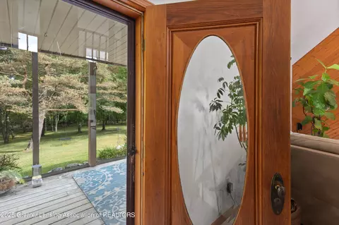 Entry Way - 5324 E Pratt Rd, Saint Johns, MI 48879 photo 1 of 2