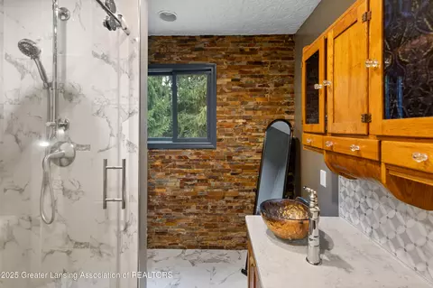 Bath - 5324 E Pratt Rd, Saint Johns, MI 48879 photo 2 of 5