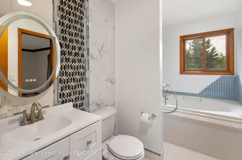 Bath - 5324 E Pratt Rd, Saint Johns, MI 48879 photo 4 of 5