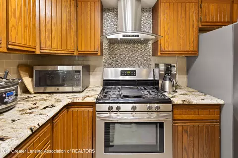Kitchen - 5324 E Pratt Rd, Saint Johns, MI 48879 photo 5 of 5
