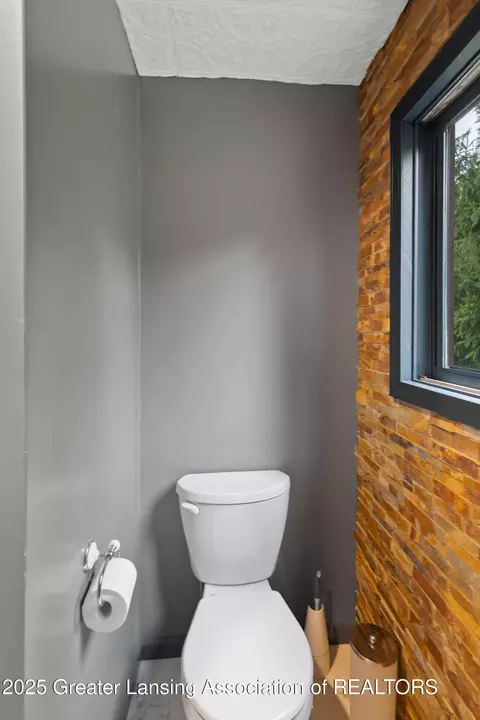 Bath - 5324 E Pratt Rd, Saint Johns, MI 48879 photo 3 of 5