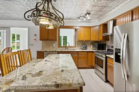 Kitchen - 5324 E Pratt Rd, Saint Johns, MI 48879 photo 3 of 5