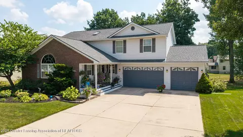 5825 Rothesay Rd, Lansing, MI 48911