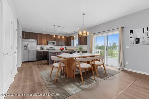 Entry Way - 4535 Harper Rd, Holt, MI 48842 photo 4 of 9