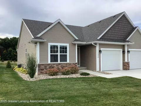 1398 Superior Dr #27, Saint Johns, MI 48879
