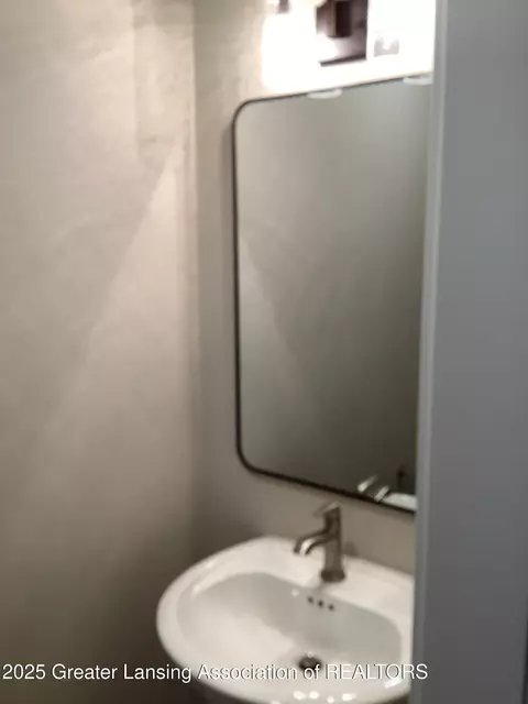 Bath - 11625 Murano Dr #63, Dewitt, MI 48820 photo 3 of 3