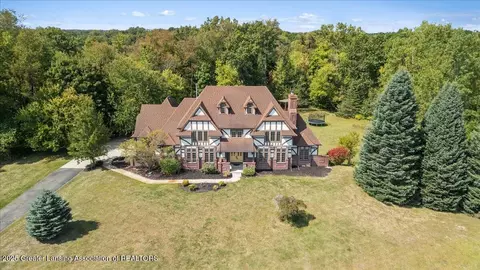 9760 Blue Heron Dr, Eaton Rapids, MI 48827