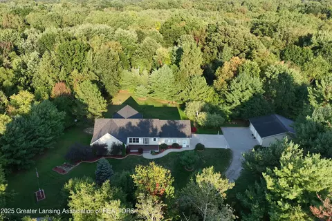 6039 W Beard Rd, Perry, MI 48872