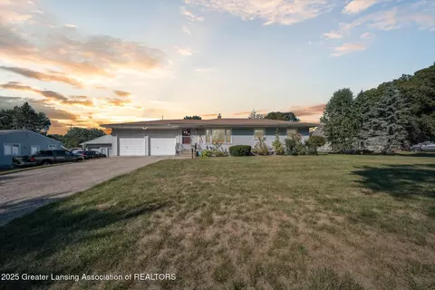 261 Hershey Blvd, Waterford, MI 48327