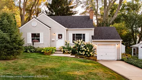 626 N Dexter Dr, Lansing, MI 48910