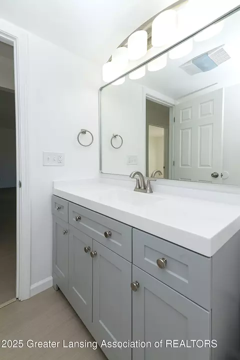 Bath - 361-365 N Dibble Ave, Lansing, MI 48917 photo 3 of 5