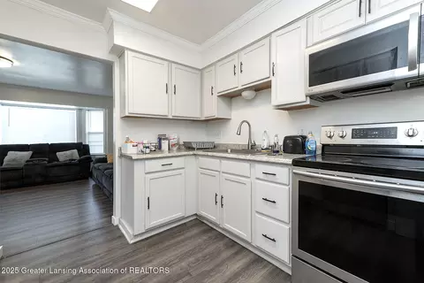 Kitchen - 361-365 N Dibble Ave, Lansing, MI 48917 photo 4 of 5