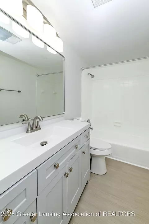 Bath - 361-365 N Dibble Ave, Lansing, MI 48917 photo 2 of 5