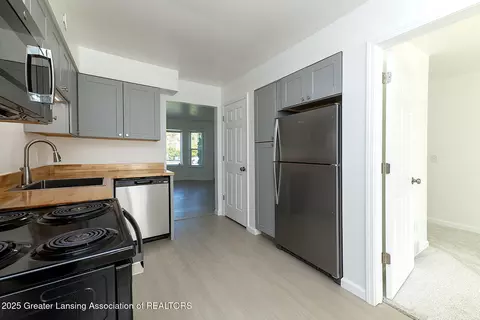 Kitchen - 361-365 N Dibble Ave, Lansing, MI 48917 photo 3 of 5