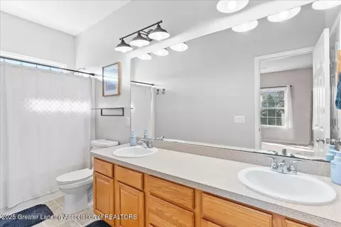 Bath - 8614 Jacaranda Dr, Dimondale, MI 48821 photo 2 of 3