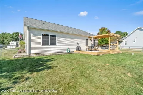 Exterior - 8614 Jacaranda Dr, Dimondale, MI 48821 photo 3 of 7